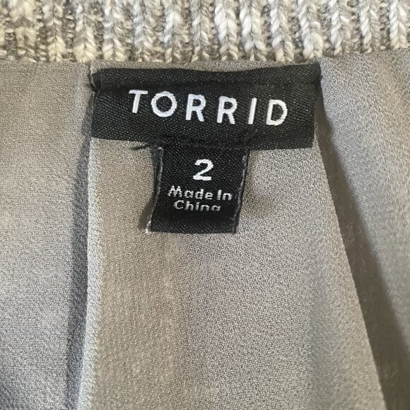 Torrid Cold Shoulder Sweater Plus Size 2 Layered Chiffon Hem Lightweight Knit - Picture 2 of 9